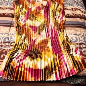 Pop of color Pink gold and green shell